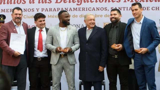 AMLO entrega premio nacional del deporte